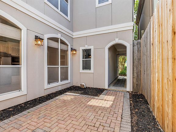 2nd image of 4916 Travis St