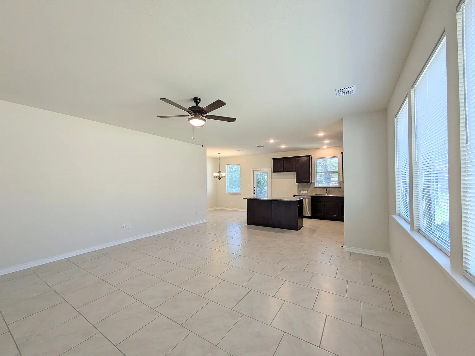 3 bed, 1437 sqft, $1,600 — Photo 3