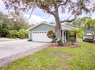 1212 E Oakwood St, Tarpon Springs, FL 34689