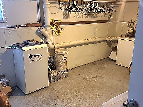 2nd image of 702 E 9th St