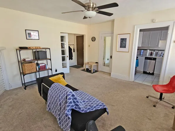 5628 Forbes Ave #4, Pittsburgh, PA 15217