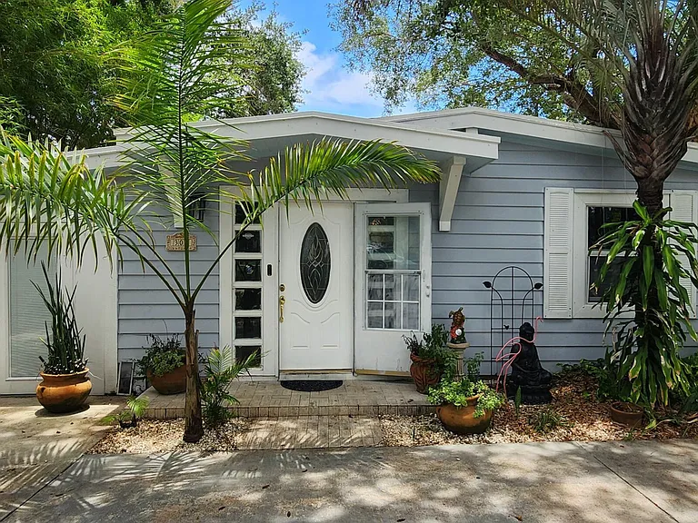 305 S Loxahatchee Dr — Photo 2