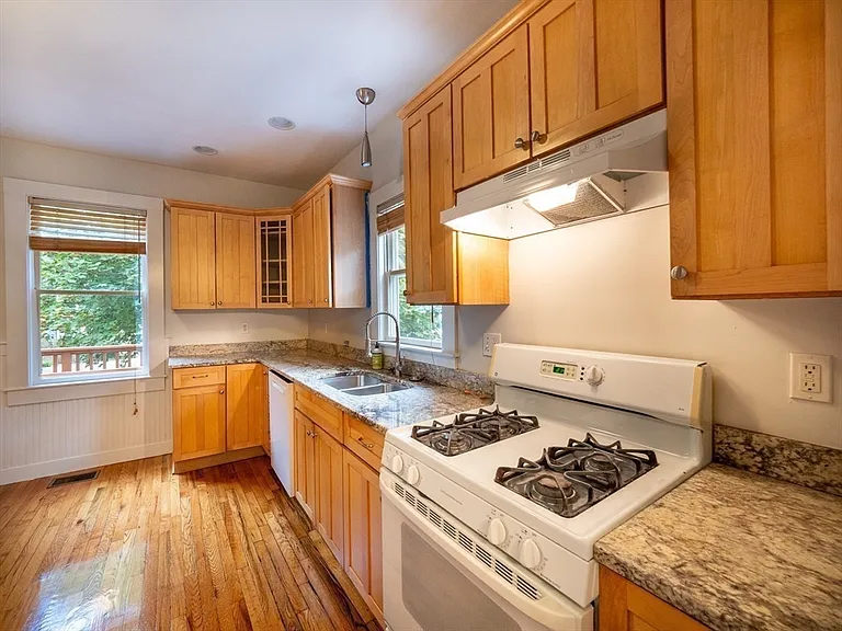 12 Adella Pl — Photo 5