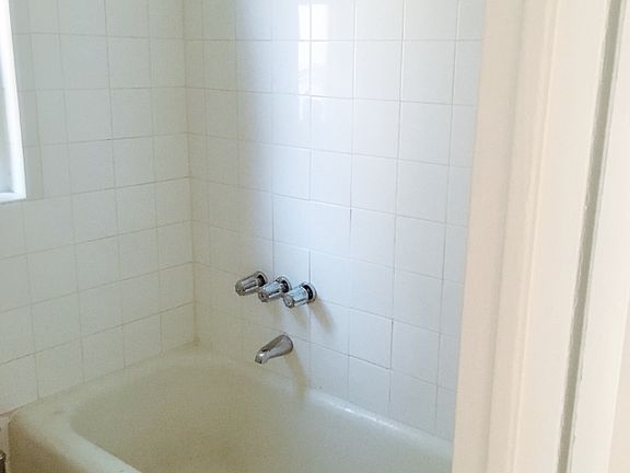 3rd image of 820 W End Ave APT 11D