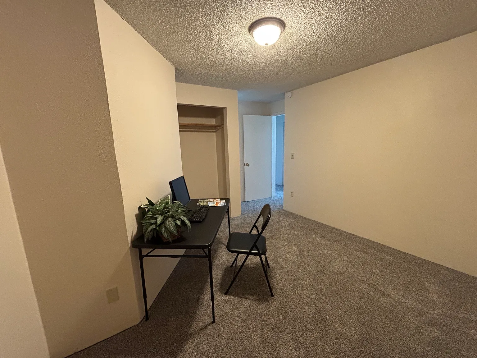 4 bed, 1050 sqft, $1,200 — Photo 2