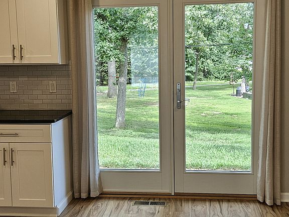 3rd image of 4022 Greenmount Dr