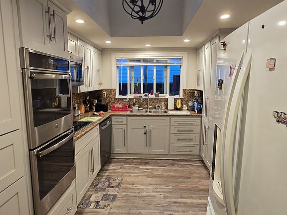 3rd image of 614 Margaret St