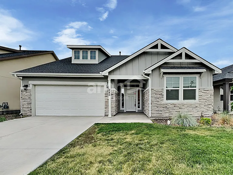 245 E Sicily Dr — Photo 1