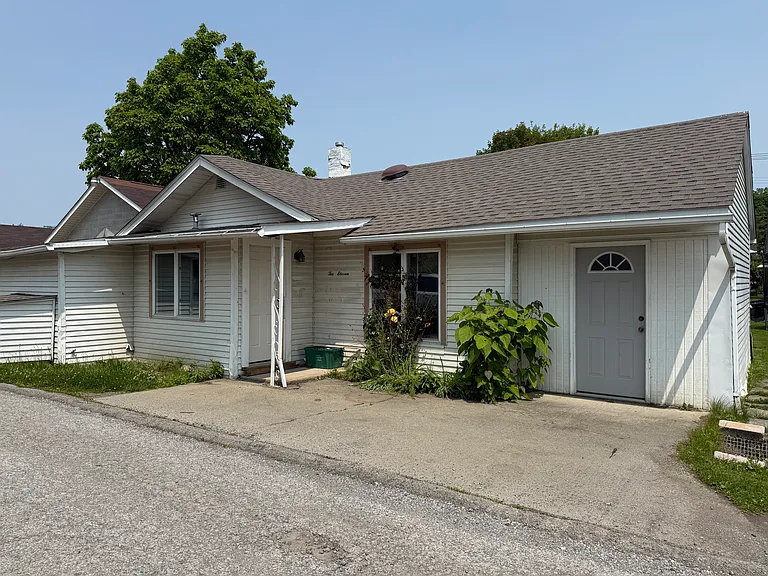 211 Line Ave — Photo 1