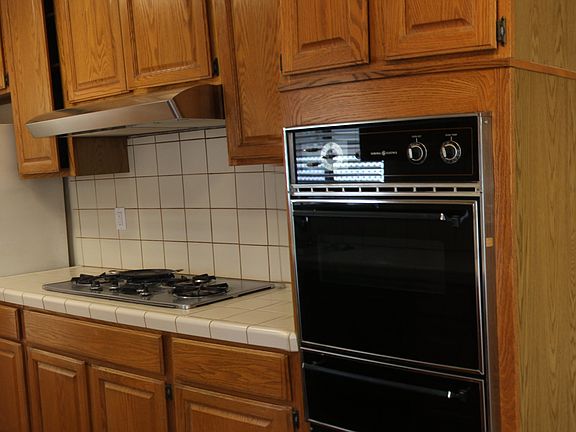 4th image of 4413 Canehill Ave