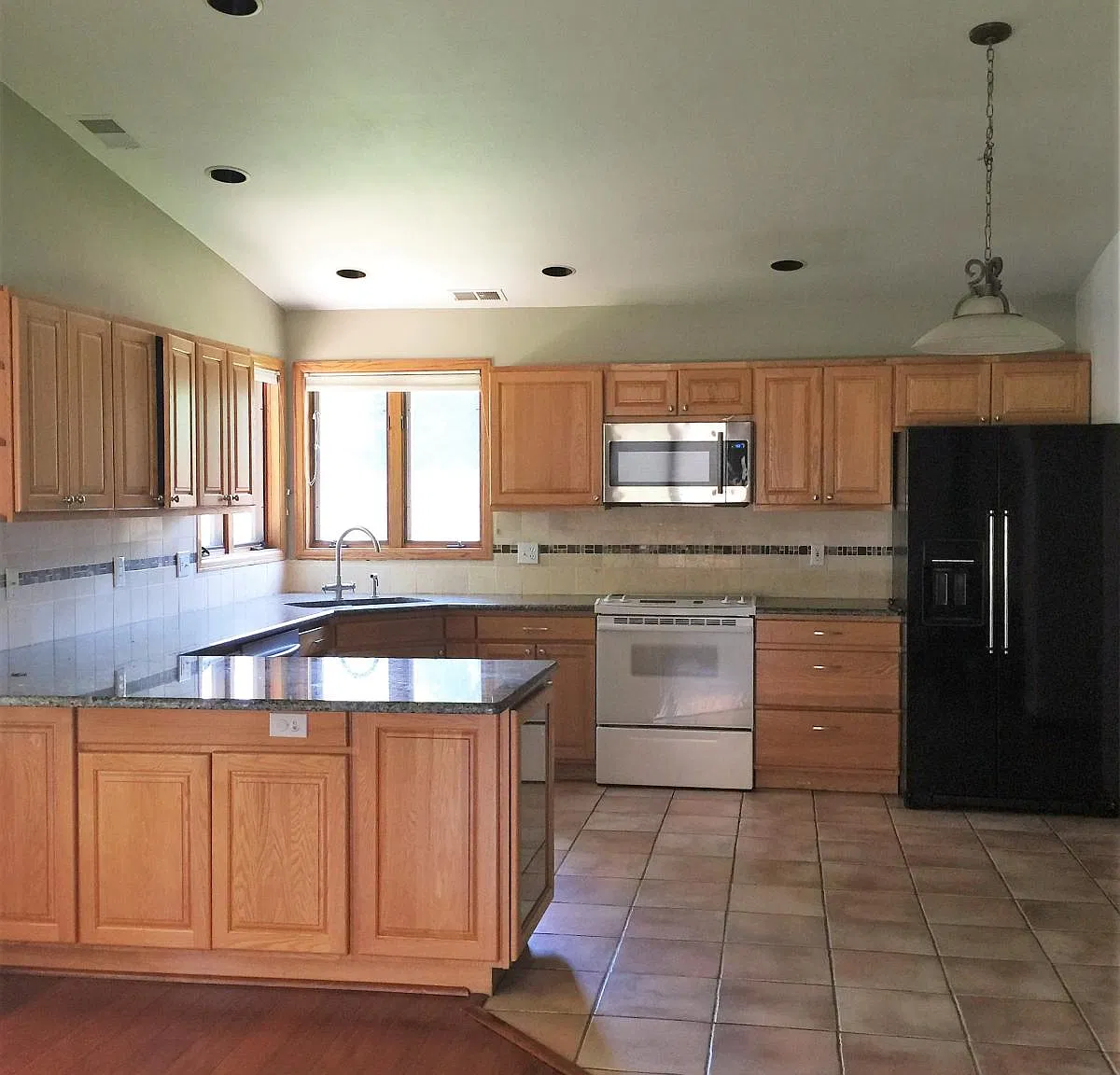 3 bed, 1710 sqft, $3,100 — Photo 1