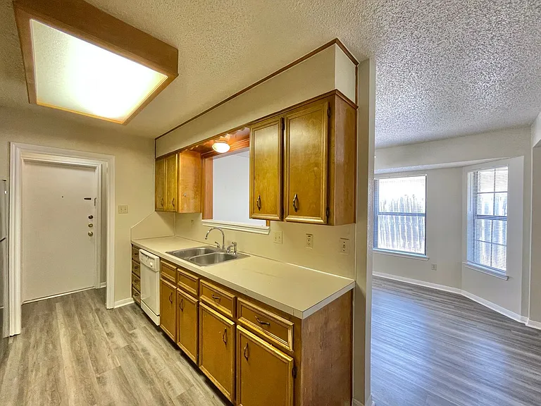 109 S Brook Dr — Photo 9