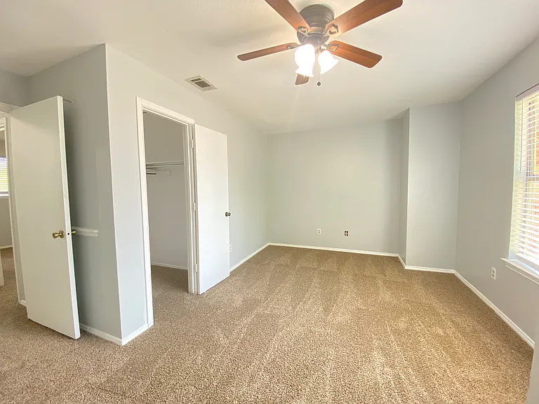 207 Country Bend Dr — Photo 16
