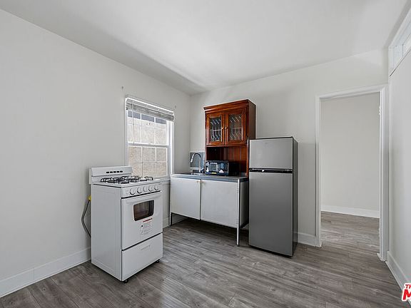 5th image of 1238 S Beverly Glen Blvd #10