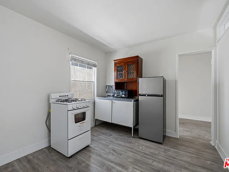 1238 S Beverly Glen Blvd #10 — Photo 5