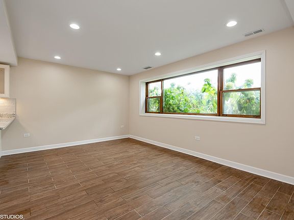 3rd image of 8108 N Oriole Ave #G