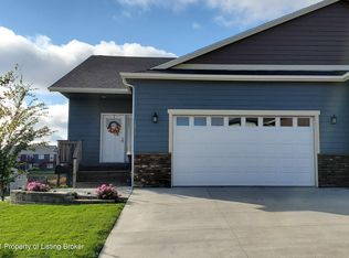 1271 25th St W, Dickinson, ND 58601