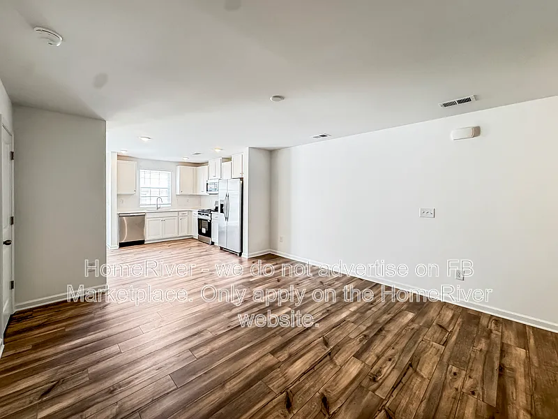 3 bed, 2.5 bath, 1346 sqft, $1,700 — Photo 4