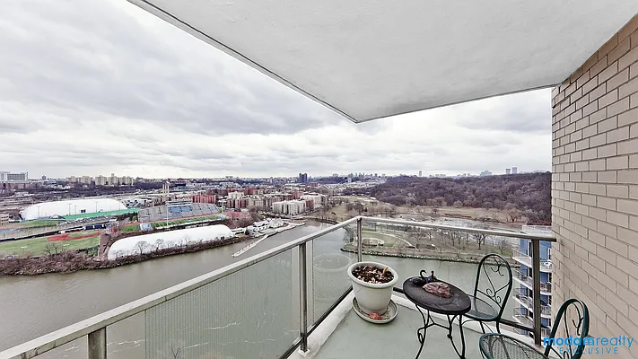 Sold by Moda Realty | media 49