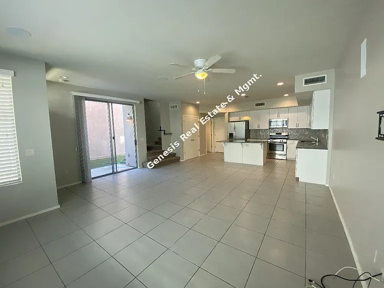 933 E Park Modern Dr — Photo 15