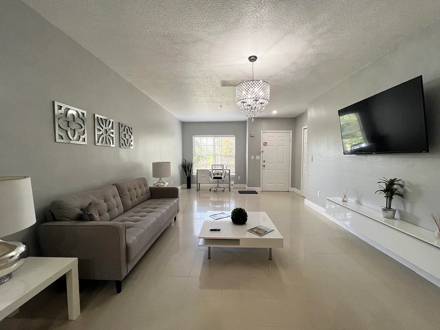 1 bed, 730 sqft, $2,700 — Photo 2