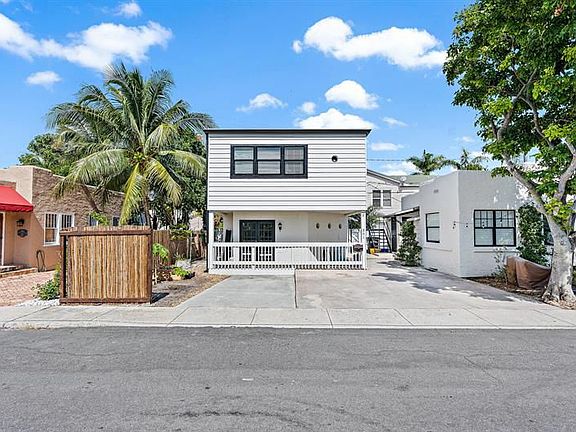 3rd image of 301 Central Dr