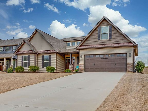 3rd image of 304 Wheatfield Ct