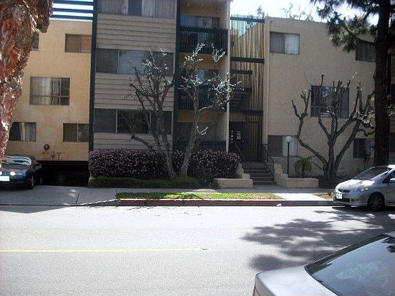 5th image of 6000 Canterbury Dr Unit D312