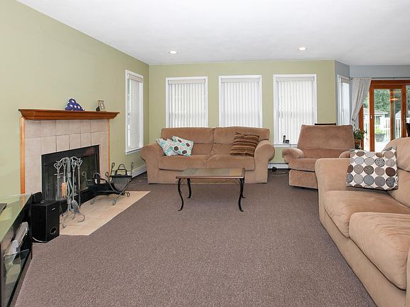 5th image of 87 Somerset Dr