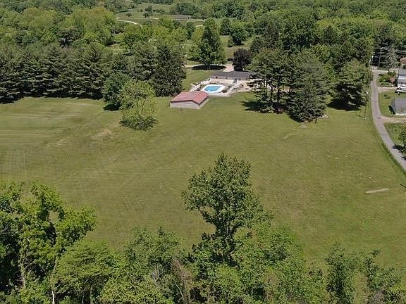 4th image of 817 Locust Corner Rd
