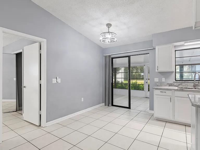 1205 S Flagler Ave — Photo 39
