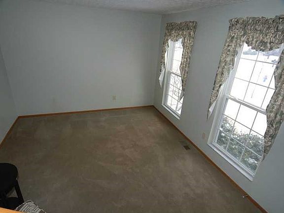 5th image of 1600 Saffron Dr