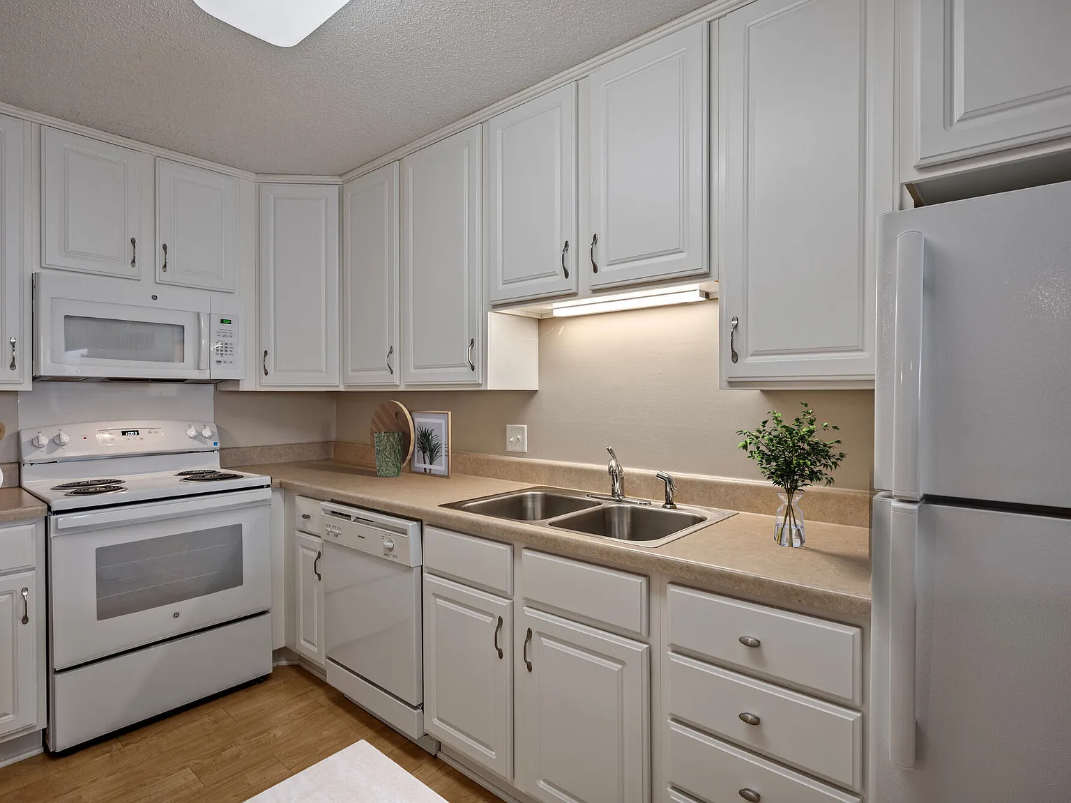 Riva Ridge Apartments — Photo 2