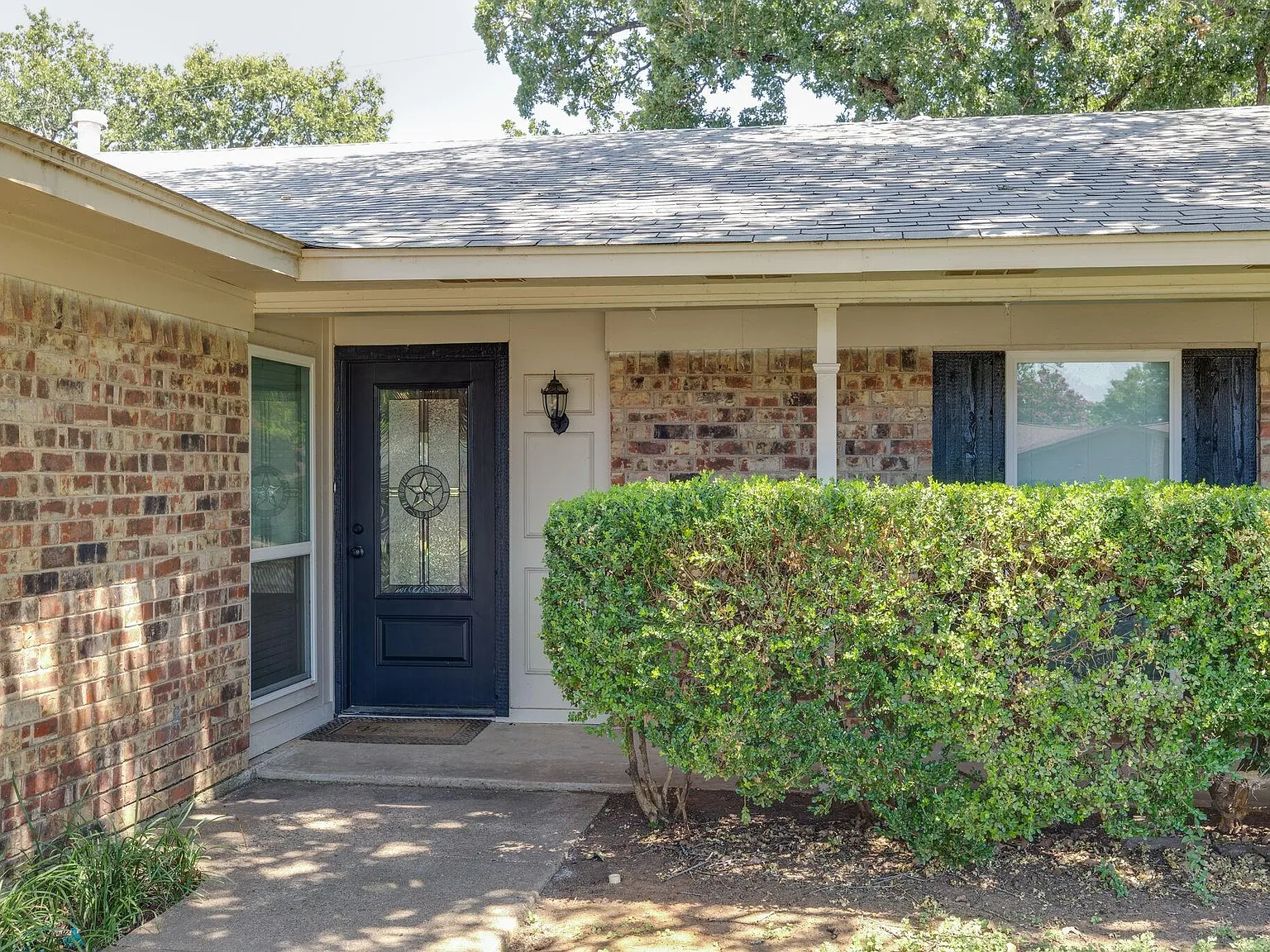 3 bed, 1637 sqft, $2,200 — Photo 3