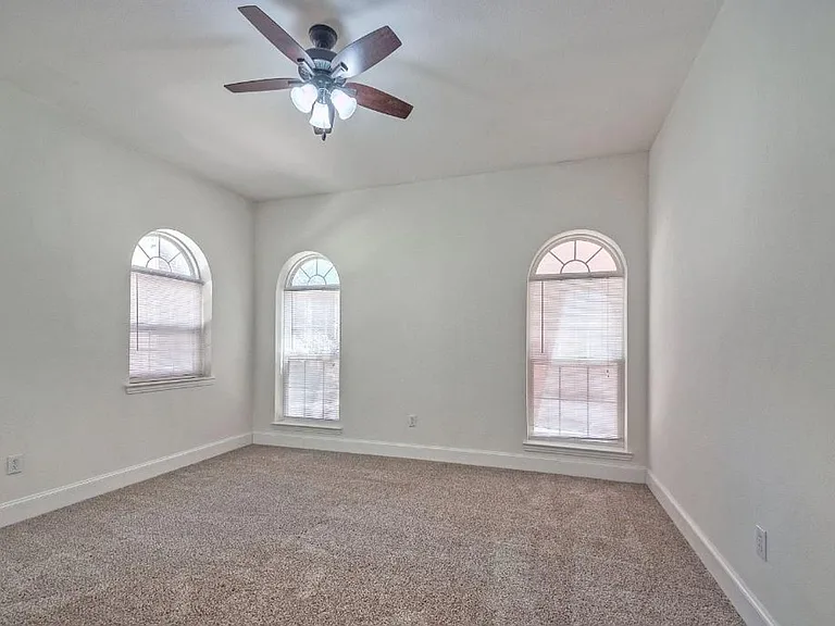 5713 Lewis St — Photo 3
