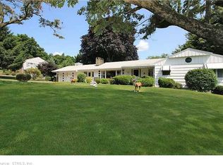 35 Bonnie View Dr, Trumbull, CT 06611