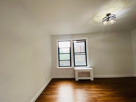 2nd image of 848 E 28th St #B5