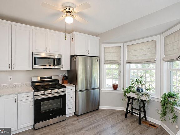 3rd image of 124 Gracecroft Dr