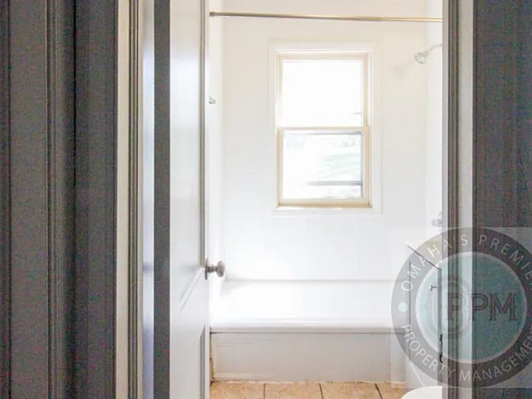 3305 N 55th St — Photo 9