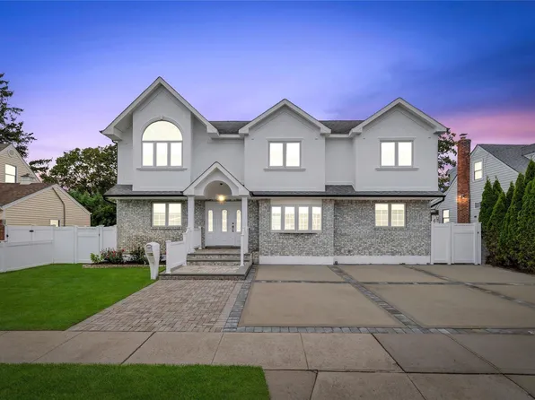 56 1st Avenue, Massapequa Park, NY 11762