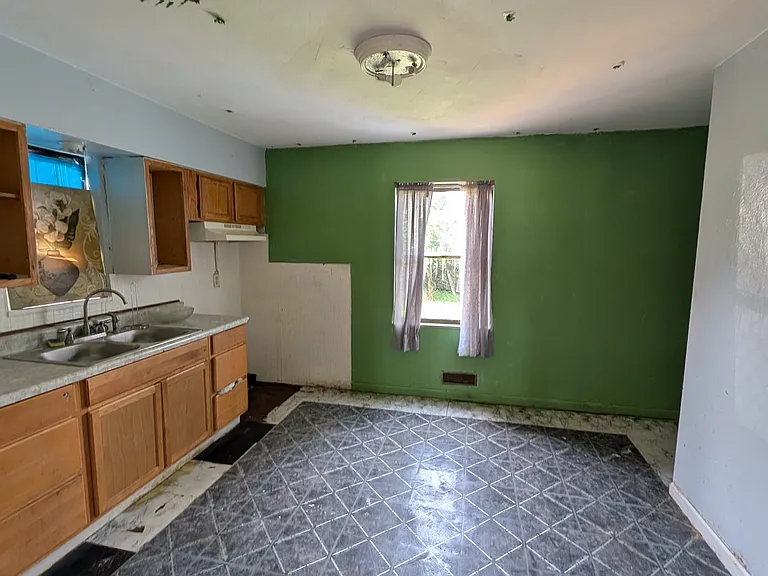 2529 Ada Ave — Photo 10