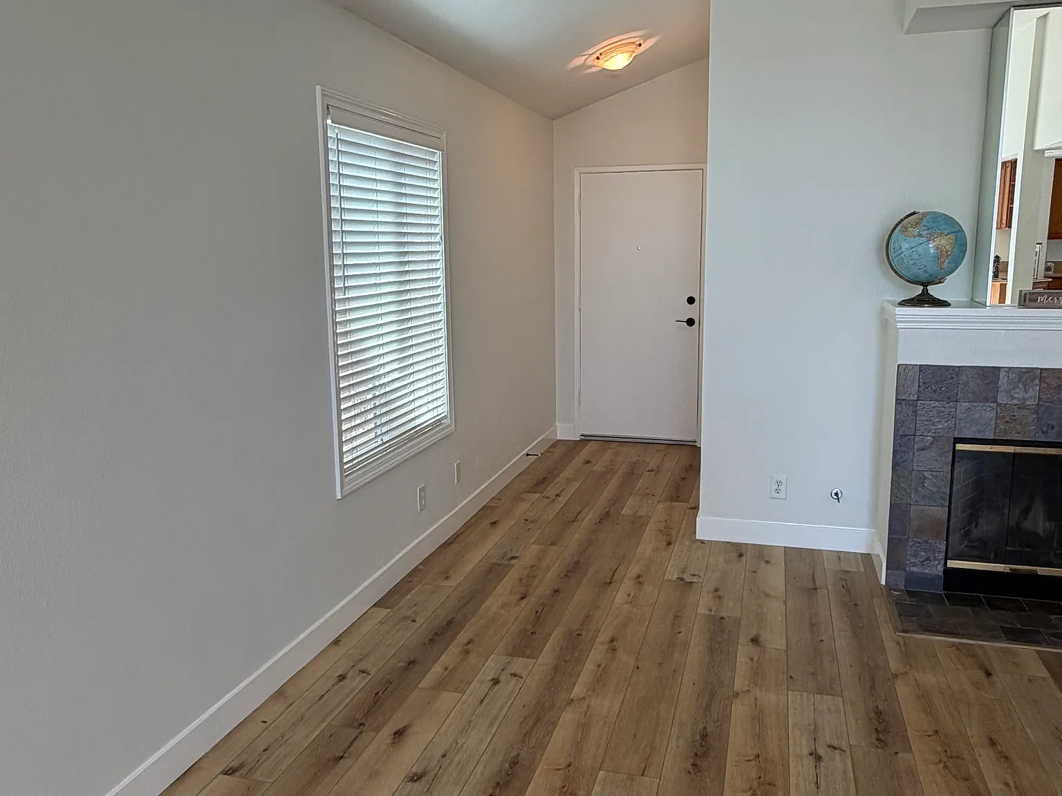 4 bed, 1749 sqft, $4,200 — Photo 3
