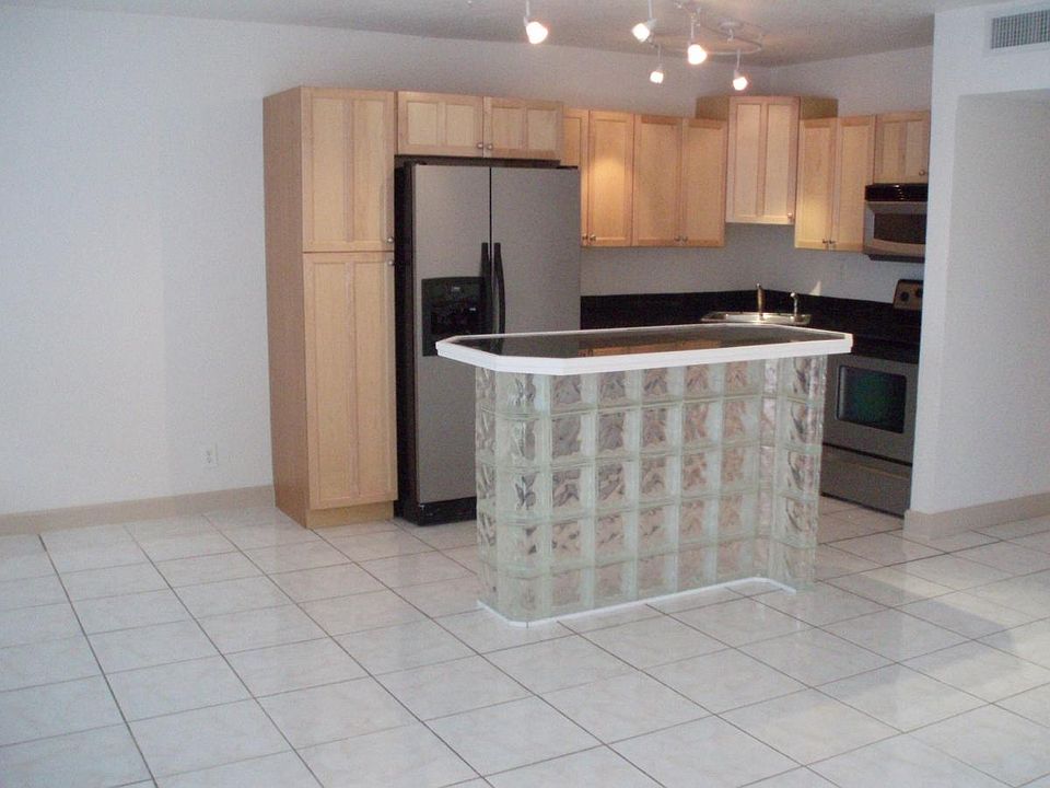 1st image of 4051 NE 13th Ave APT 51