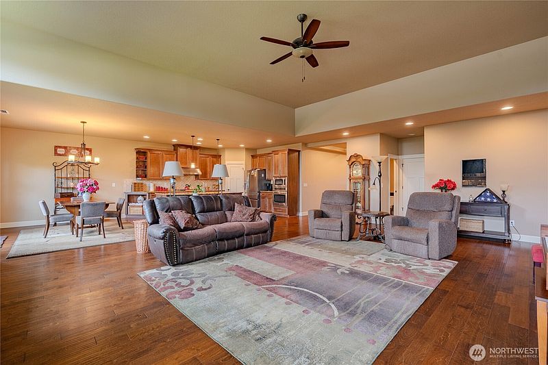 4th image of 1822 S Dusky Drive
