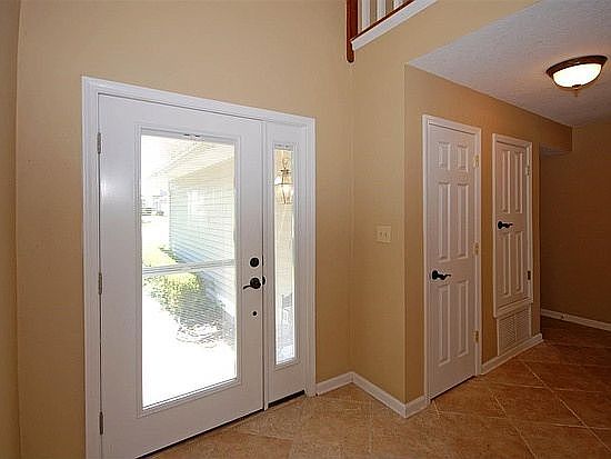 4th image of 1106 Lionsgate Ln