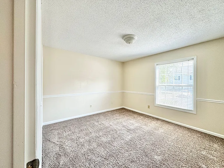 7123D W Friendly Ave — Photo 9