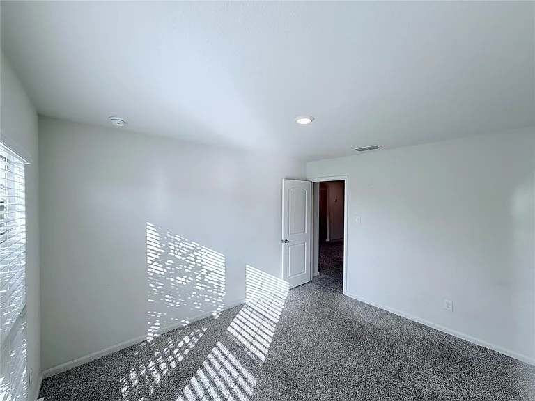 740 Saratoga Dr — Photo 3