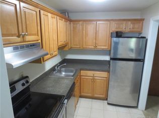 60 Rambling Brook Ln APT C2, Glastonbury, CT 06033