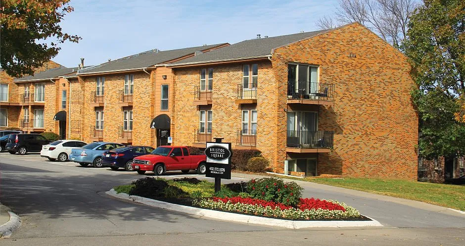 Bristol Square Apartments — Photo 4