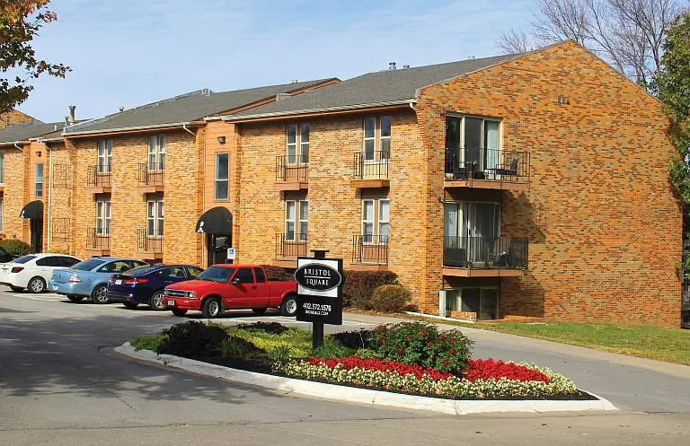 Bristol Square Apartments — Photo 4